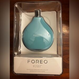 NIB New FOREO Kiwi Blackhead Remover Pore Vacuum